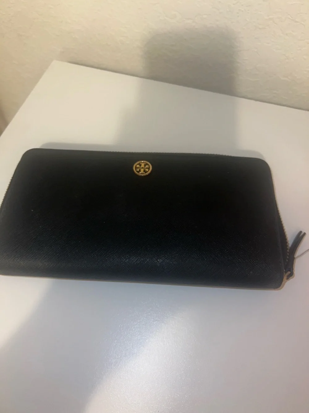 Tory Burch Black Zip-Around Leather Wallet Like new